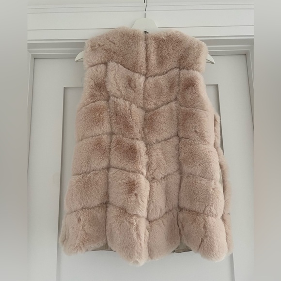 Faux Fur Vest - Picture 2 of 2